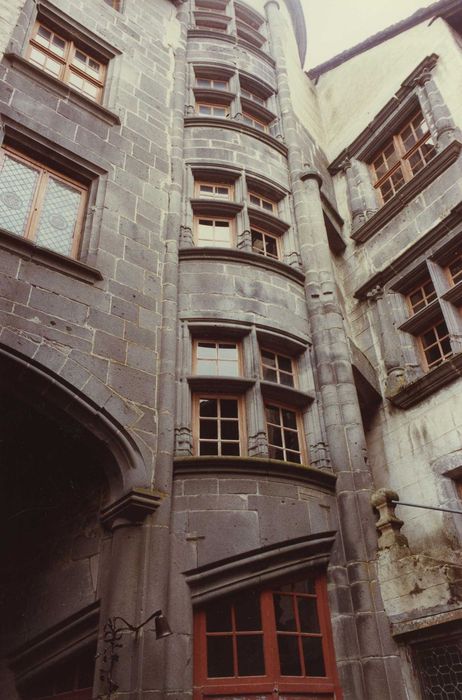 Maison consulaire : Cour intérieure, façade est, vue partielle