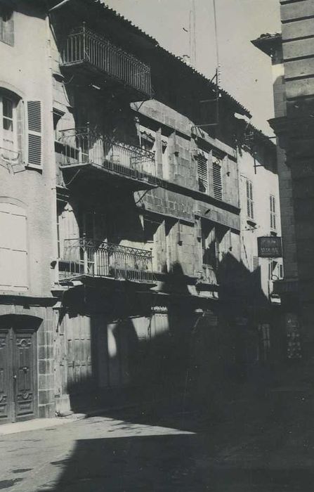 Maison : Façade sur rue, vue générale