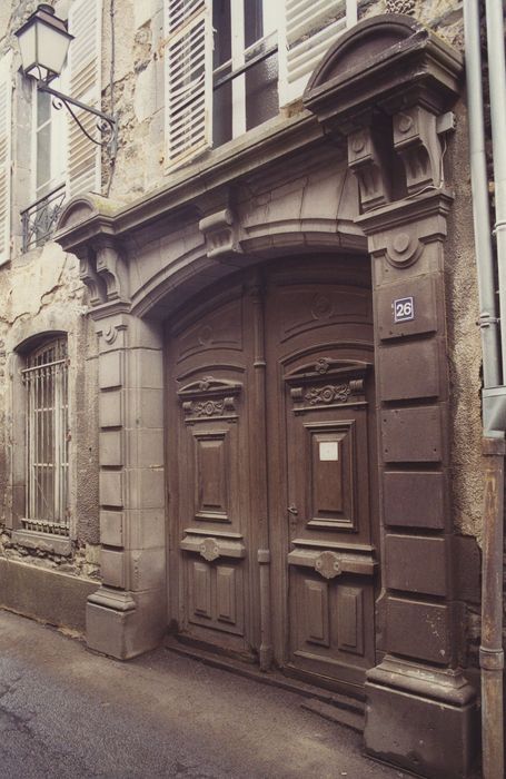 Hôtel de Montchauvel : Porte d’accès sur rue, vue générale