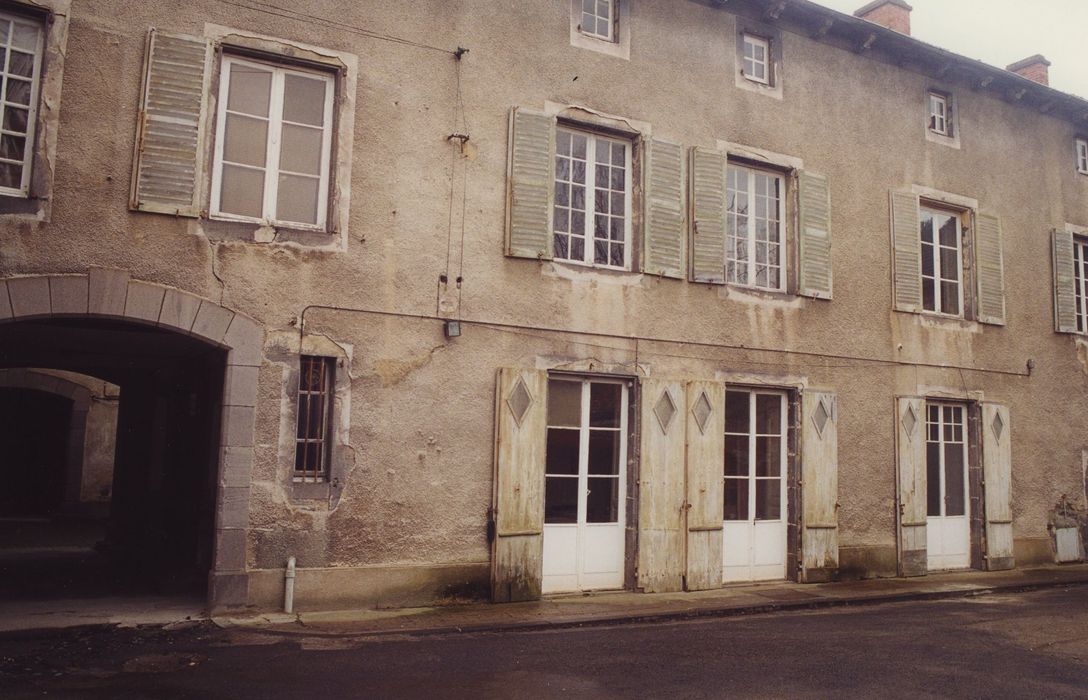 Hôtel de Montchauvel : Cour intérieure, façade nord de l’aile nord, vue partielle