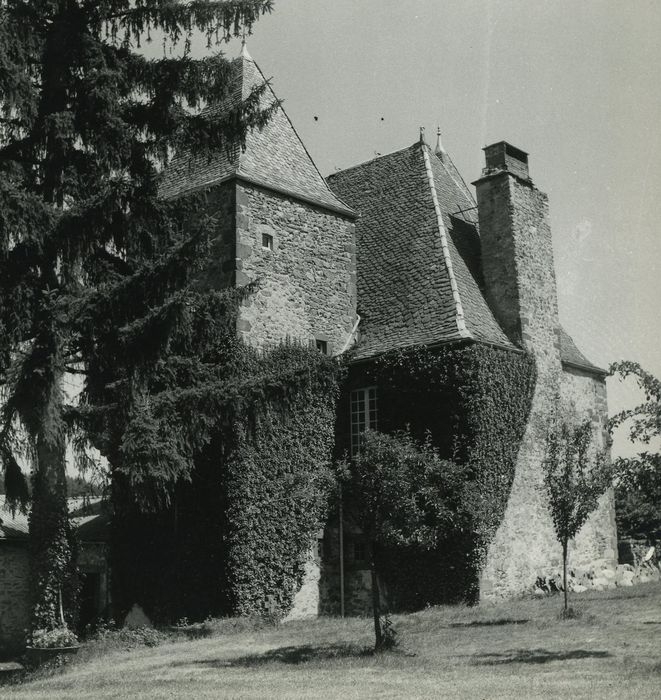 Château de Varillettes : Façades nord et ouest, vue partielle