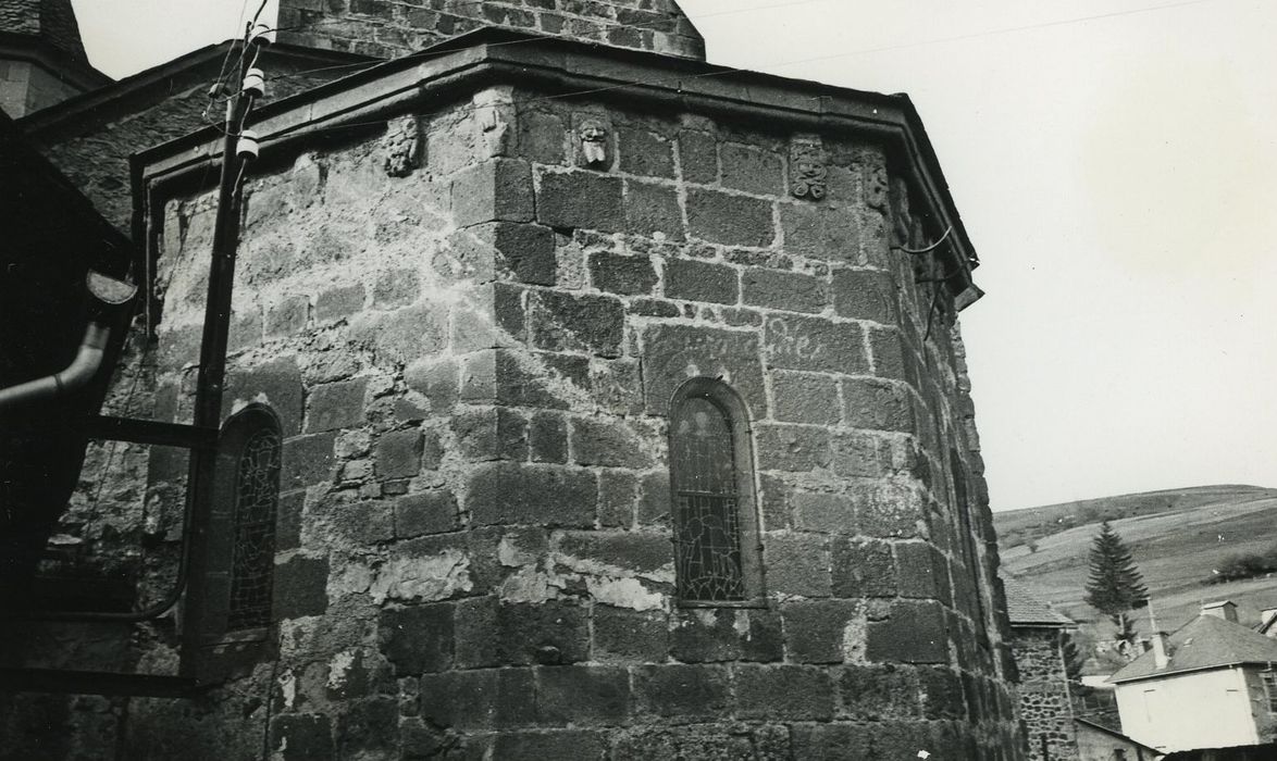 Eglise Saint-Saturnin : Chevet, vue partielle