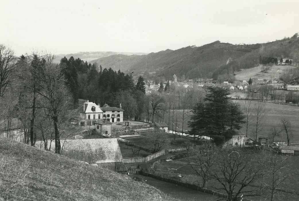 Domaine du Martinet : Vue générale du domaine dans son environnement depuis le Nord-ouest