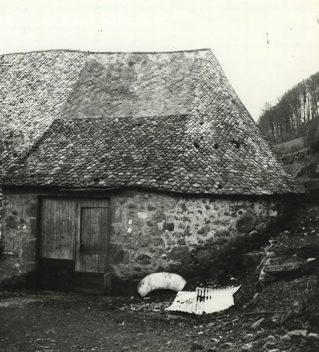 Domaine du Martinet : Grange, appentis (védelat), vue partielle