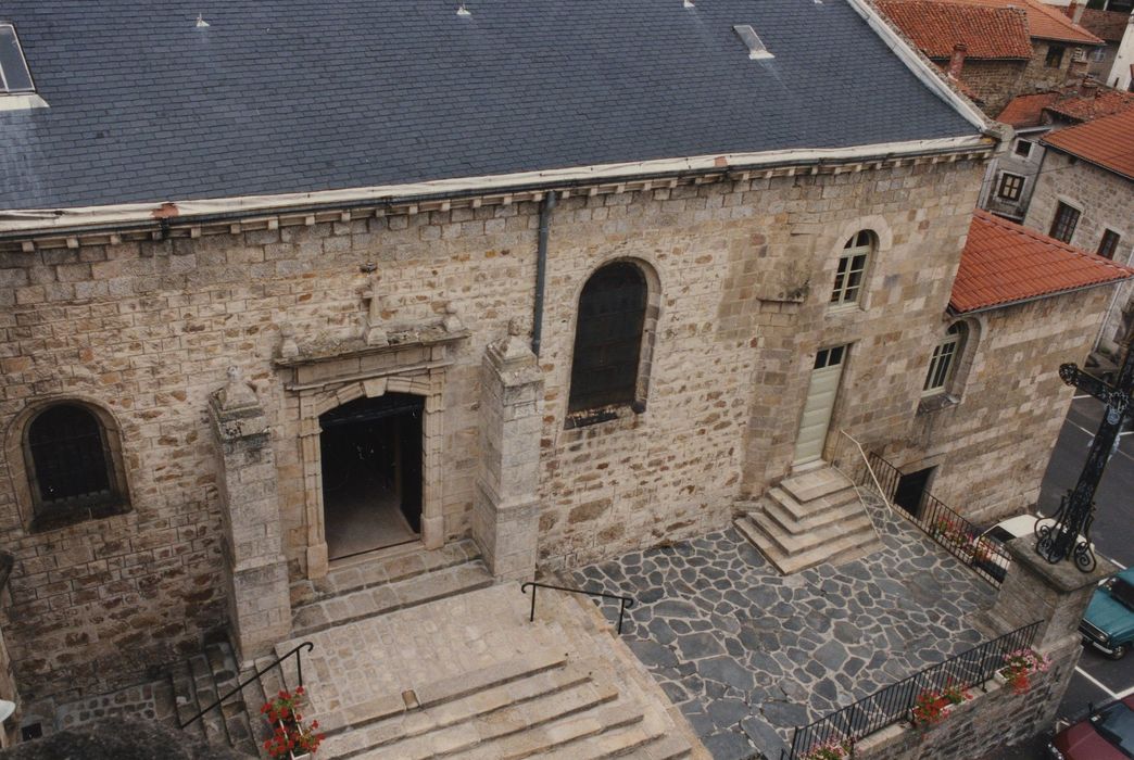 Eglise Saint-Paul : Façade latérale sud, vue partielle