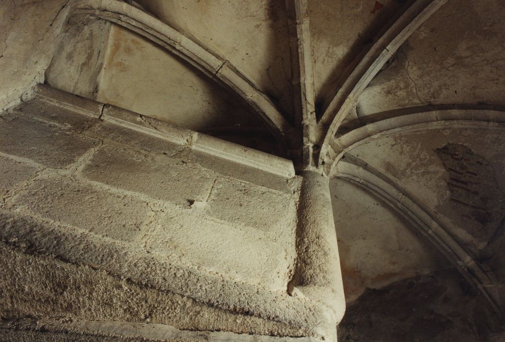 Château fort : Détrail du couvrement d’ogives de l’escalier à vis