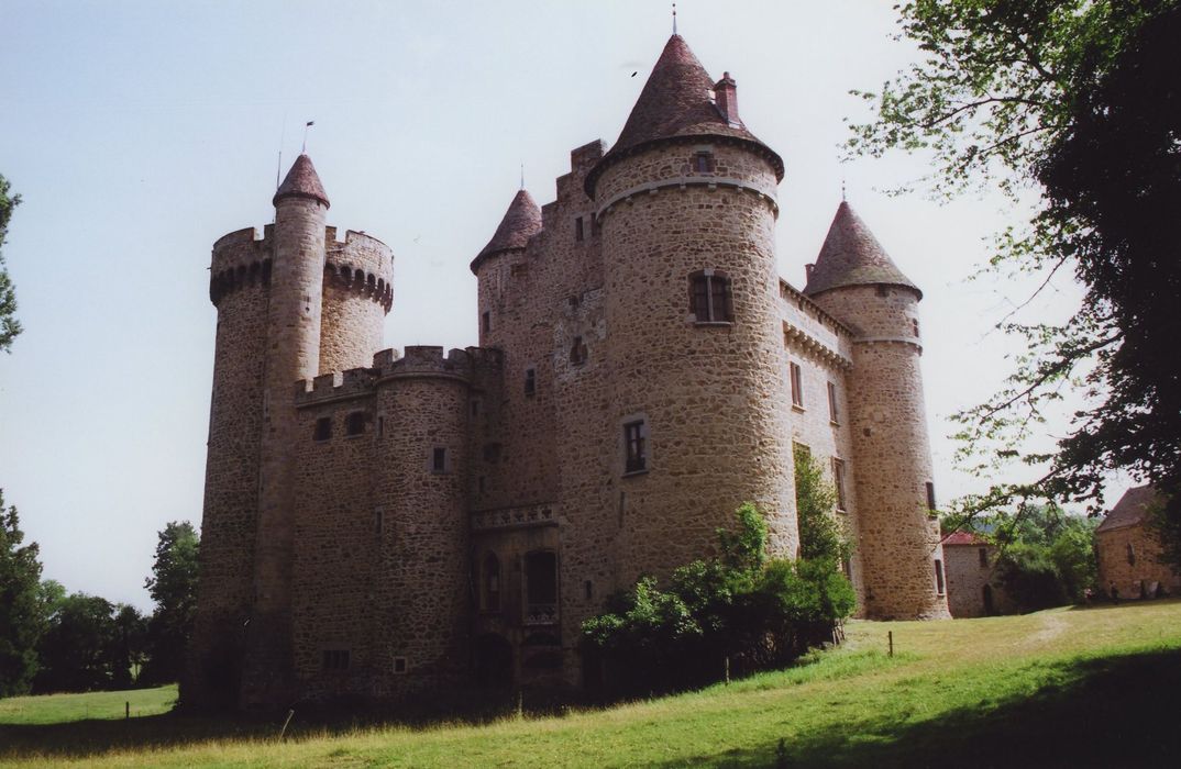 Château de Chabreuges : Ensemble sud-ouest, vue générale