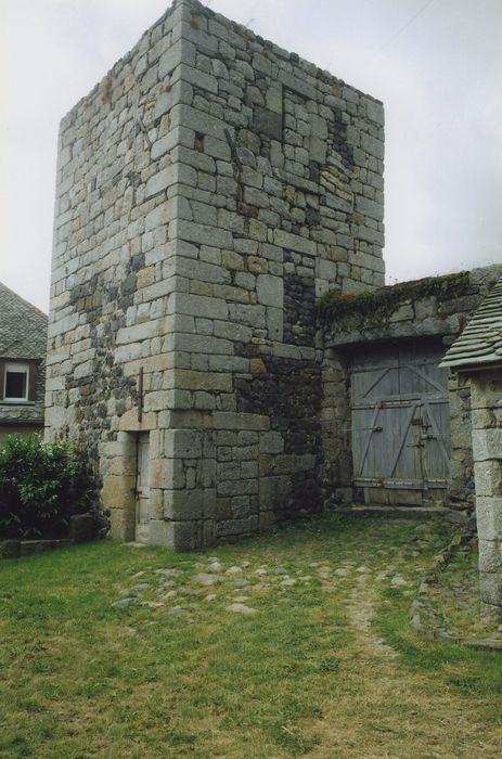 Maison Podevigne de Grandval : Tour des remparts, élévations nord et ouest, vue générale