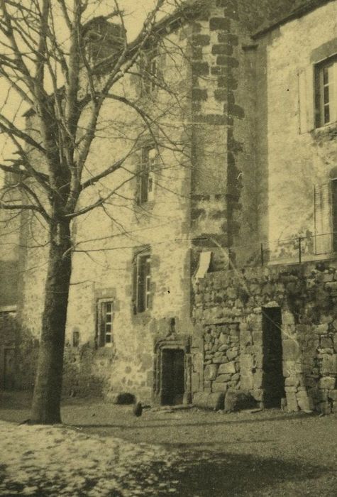 Maison des Templiers : Façade sur cour, vue partielle