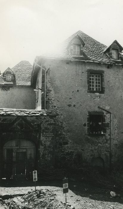 Maison dite Château de la Bastide : Façade est sur rue, vue générale