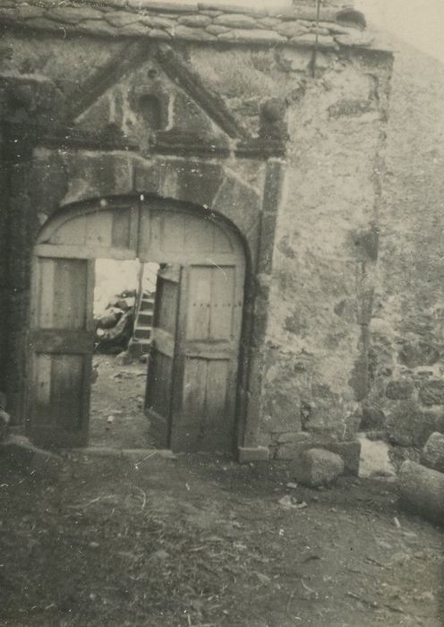 Maison dite Château de la Bastide : Porche d’accès à la cour, vue générale