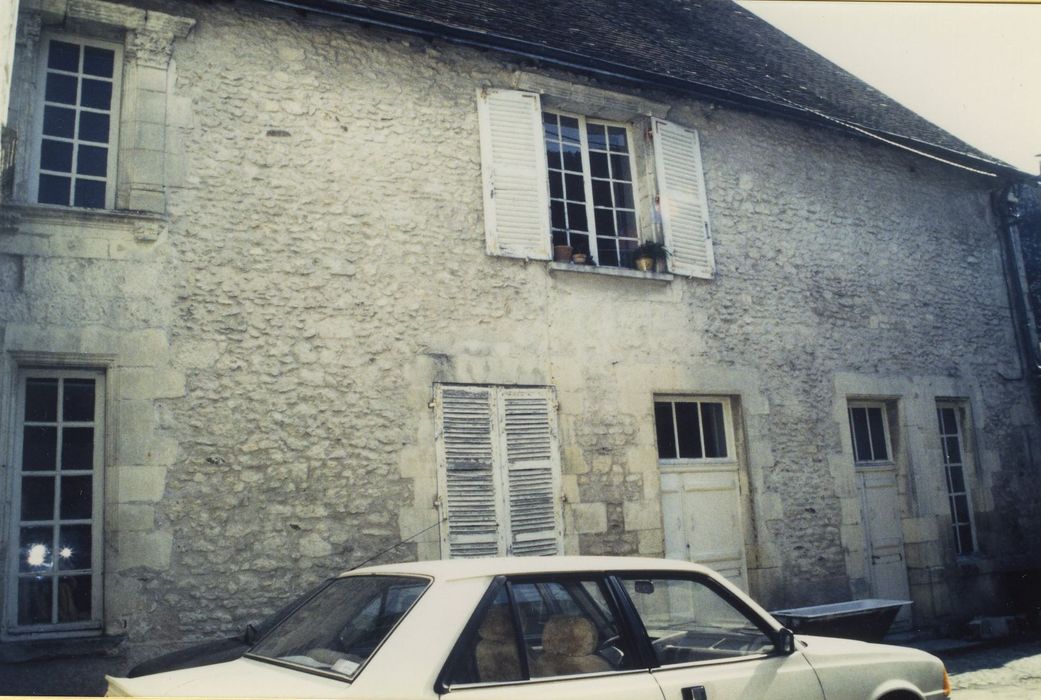 Hôtel : Logis nord, façade sur cour, vue générale