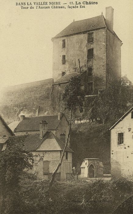 Ancien château seigneurial : Façade est, vue générale