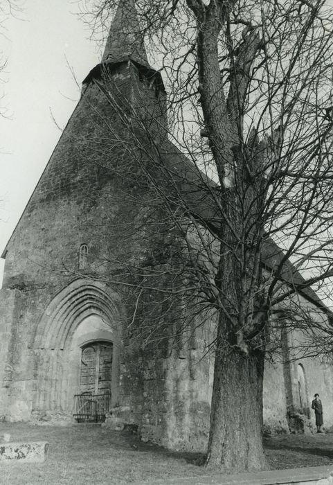 Eglise Saint-Jean-Baptiste : Façade occidentale, vue générale