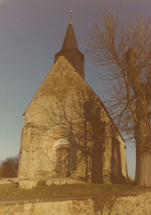 Eglise Saint-Jean-Baptiste : Façade occidentale, vue générale