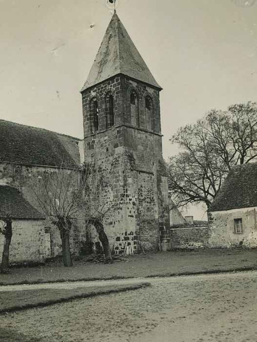 Eglise Saint-Martial : Clocher, vue générale