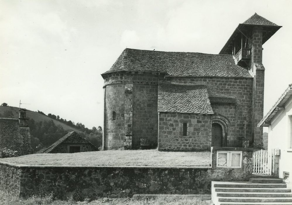 Eglise Saint-Etienne : Façade latérale nord, vue générale