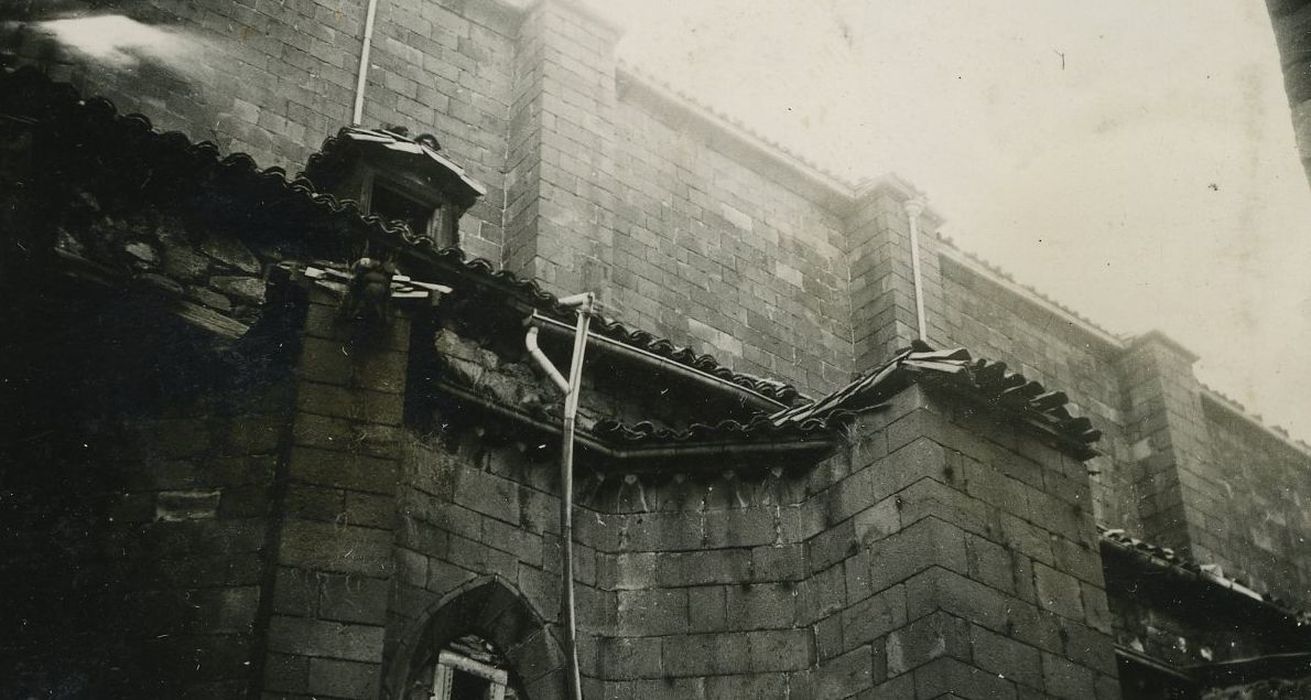 Ancienne église Notre-Dame : Façade latérale sud, vue partielle