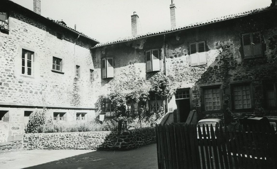 Ancien cloître : Façades sud et est, vue générale