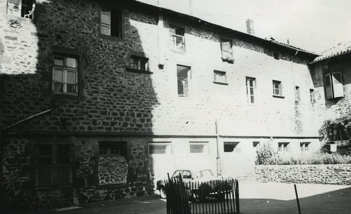 Ancien cloître : Façade est, vue générale