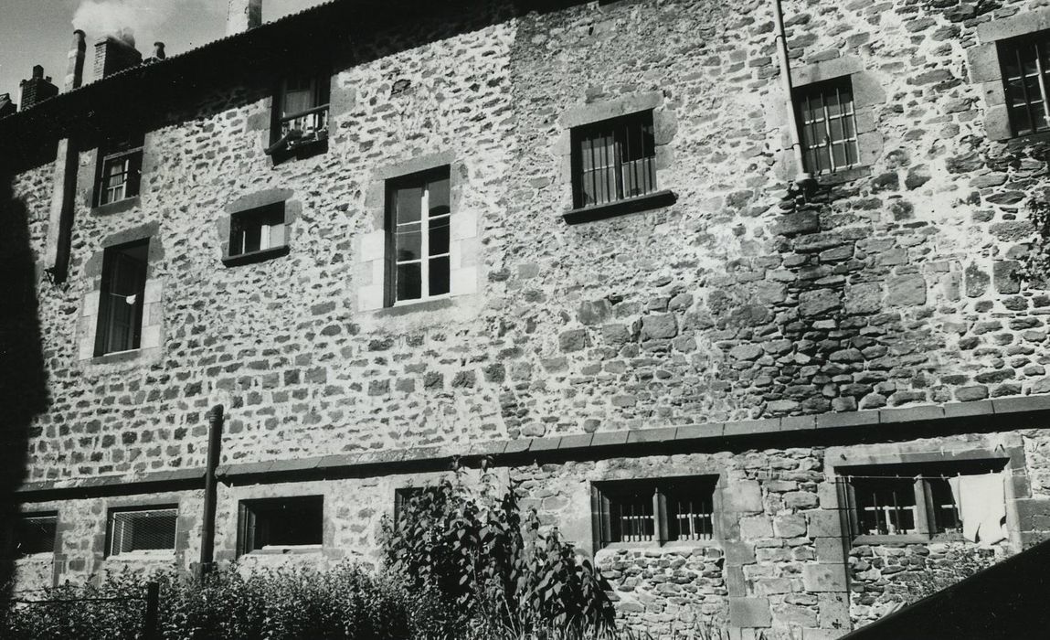 Ancien cloître : Façade est, vue partielle