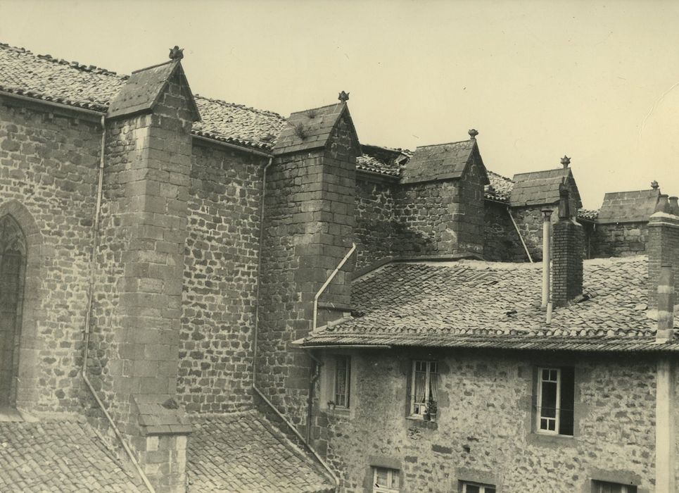 Ancienne église Saint-Vincent : Façade latérale nord, vue partielle