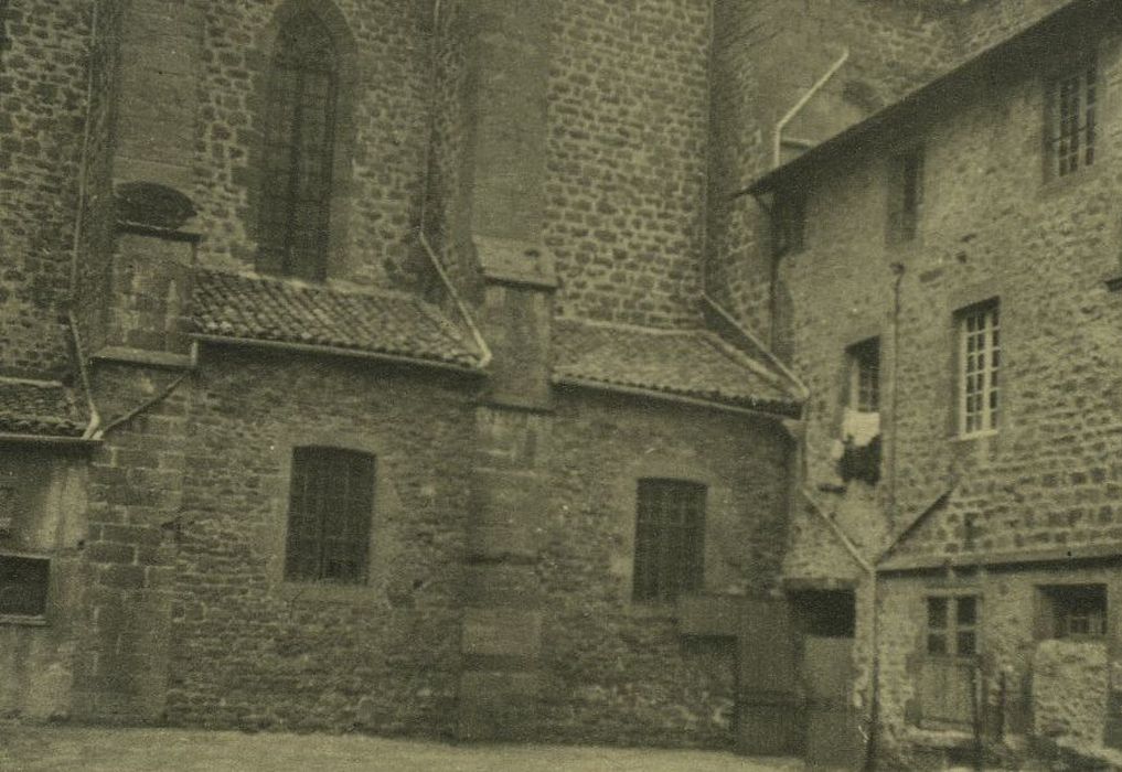 Ancienne église Saint-Vincent : Façade latérale nord, vue partielle