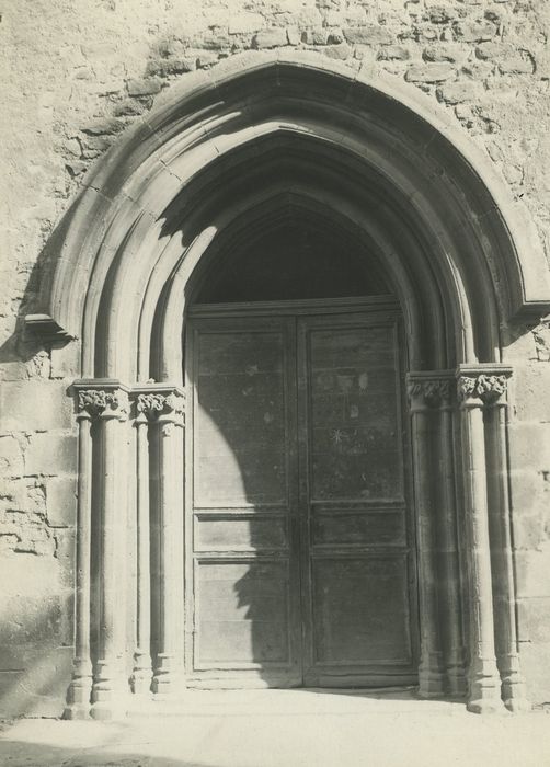 Ancienne église Saint-Vincent : Portail occidental, vue générale