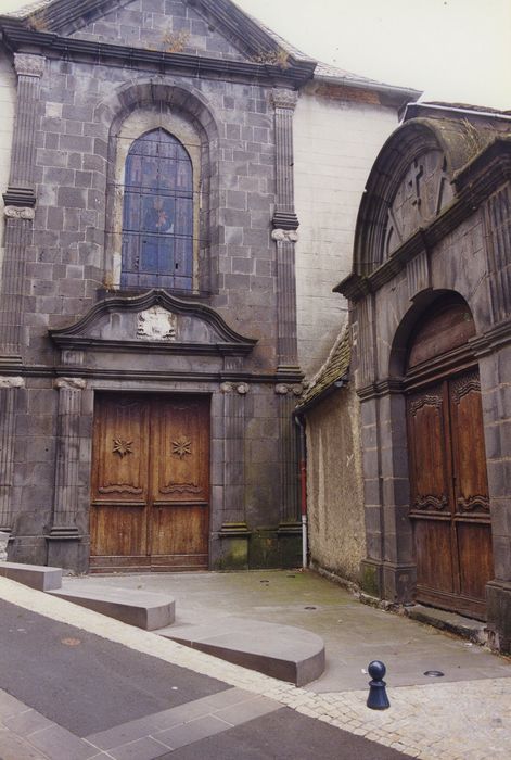 Grand Séminaire : Façade occidentale de la chapelle et entrée nord du séminaire