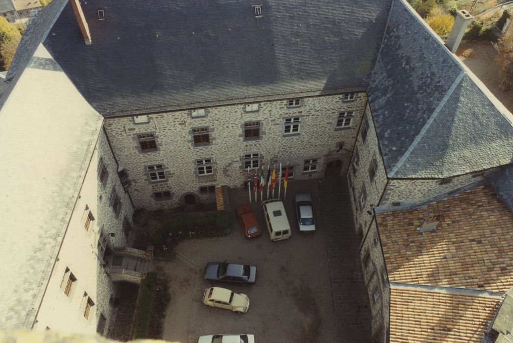 Ancien évêché : Cour intérieure, vue générale