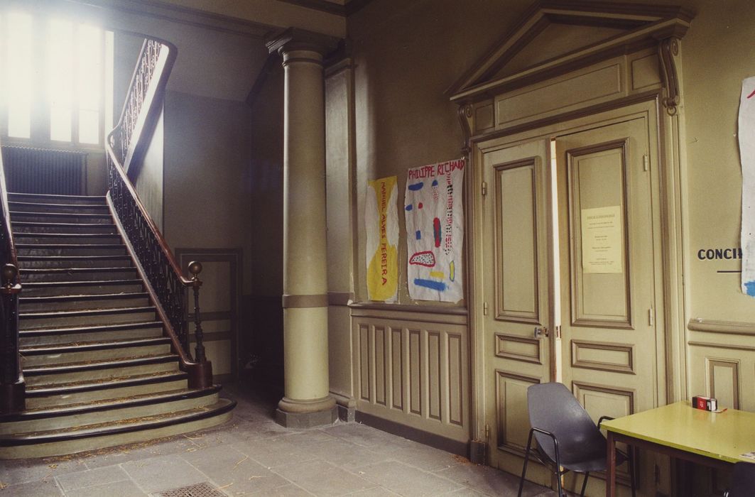 Caisse d'Epargne - Hôtel de ville : Grand hall, vue partielle