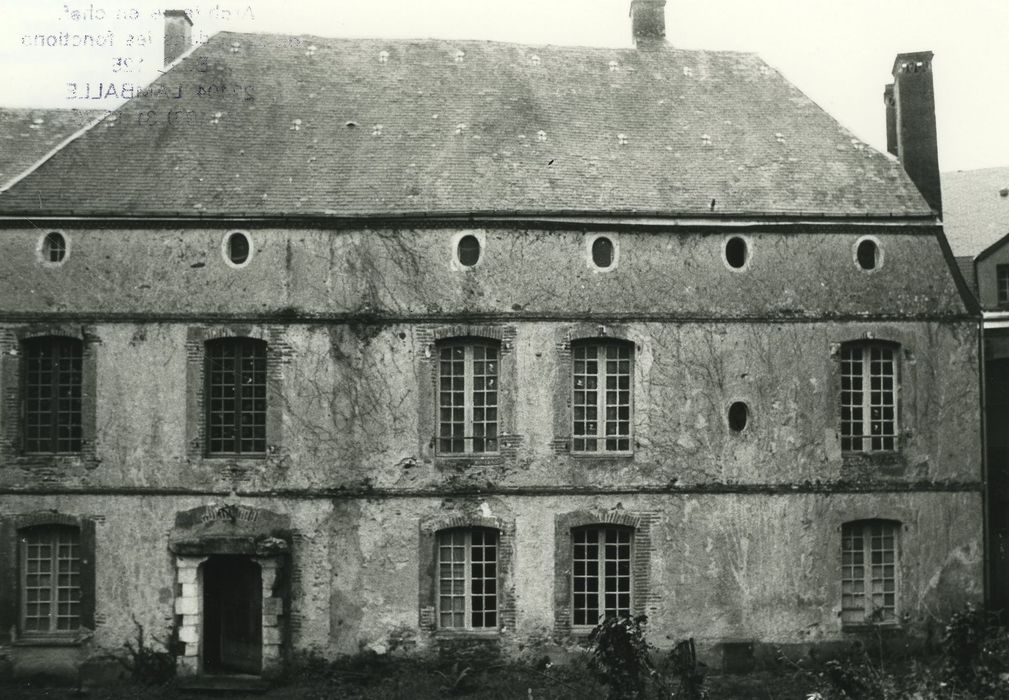 Château : Façade ouest sur cour, vue générale