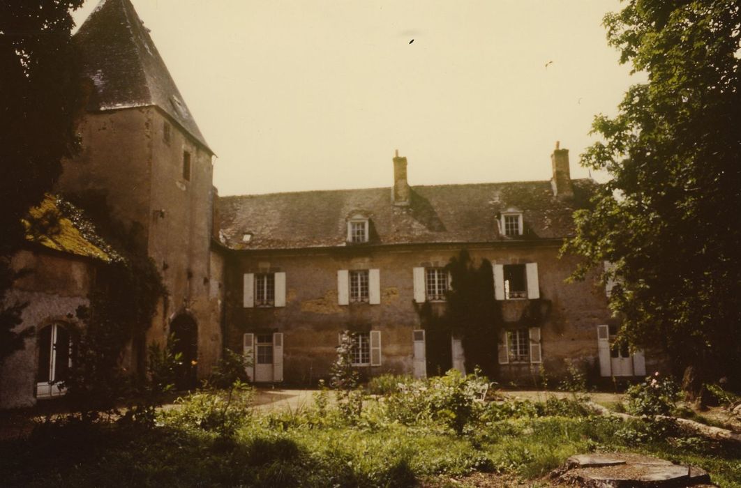 Château du Plaix-Joliet : Ensemble est, vue générale