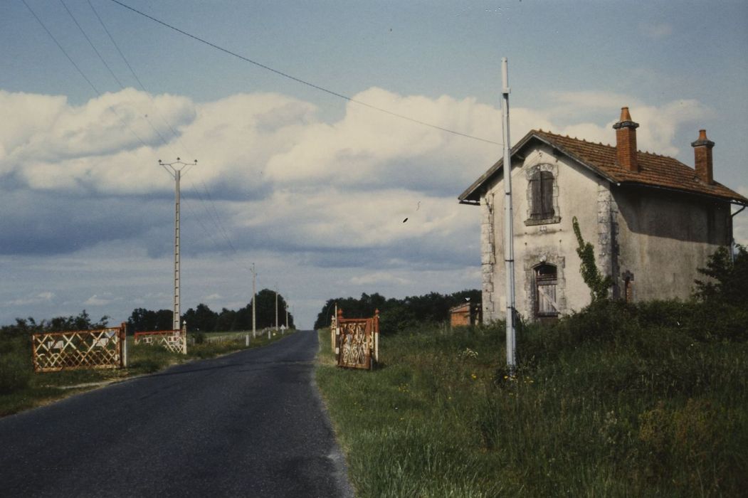 Ligne à voie ferrée métrique le Blanc-Argent (ou B.A.) sur le tronçon Luçay-le-Malé-Argy (également sur communes de Argy, Ecueillé, Heugnes, Pellevoisin) : PN 184 « Terre Neuve », vue générale