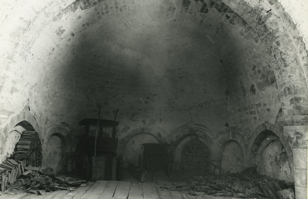 Ancienne abbaye de Doue : Eglise abbatiale, cul de four de l’abseide, vue générale