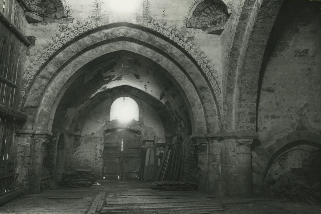 Ancienne abbaye de Doue : Eglise abbatiale, bras nord du transept, vue générale