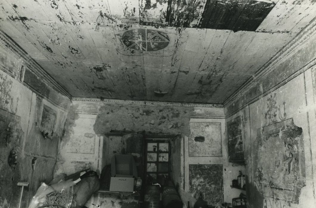 Ancienne abbaye de Doue : Aile est, ancienne salle capitulaire réaménagée, vue partielle