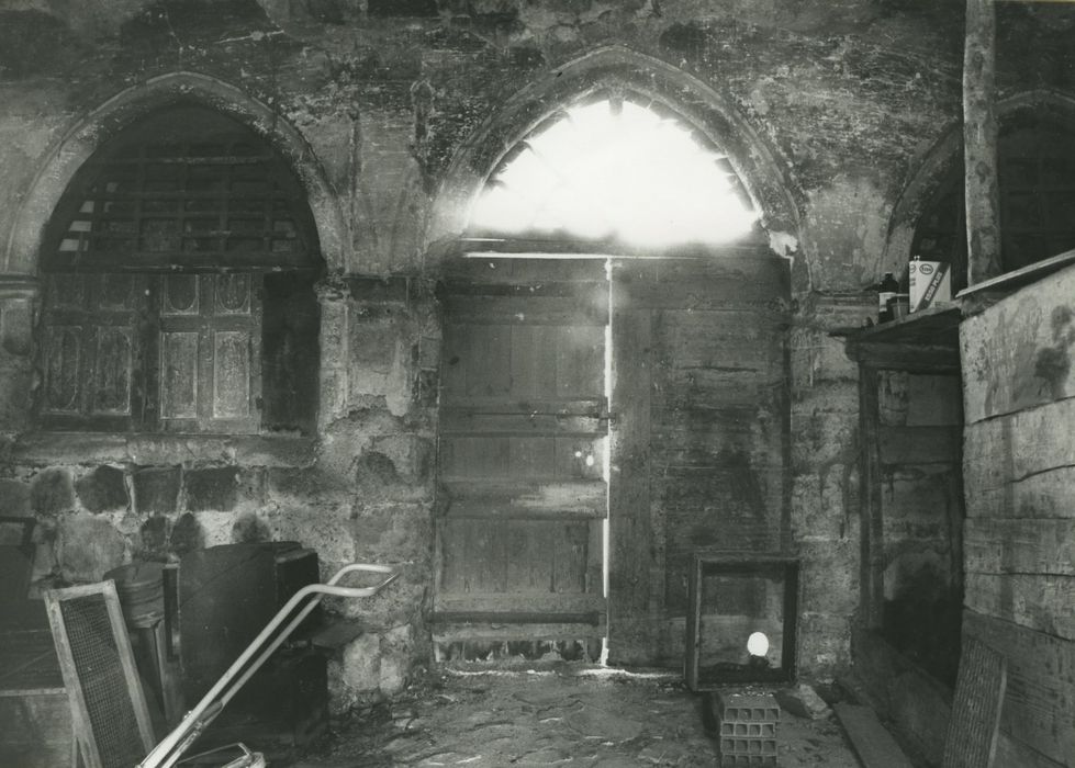 Ancienne abbaye de Doue : Aile est, ancienne galerie du cloître donnant sur la salle capitulaire