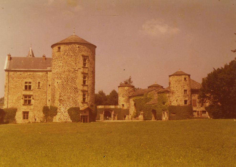 Château du Villard : Ensemble est, vue générale