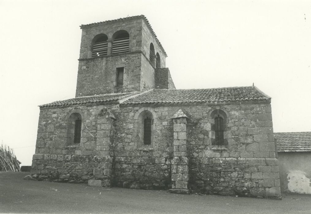 Eglise Saint-Hilaire : Façade latérale nord, vue générale