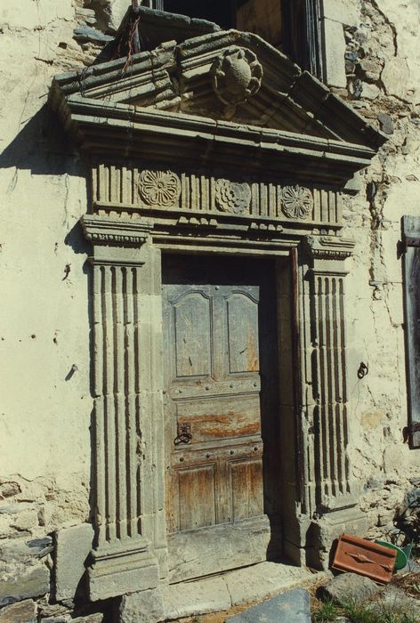 Château de Champ : Aile renaissance, façade sud, porte d’accès, vue générale