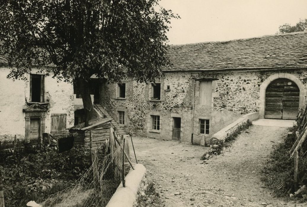 Château de Champ : Aile des communs, façade ouest, vuegénérale