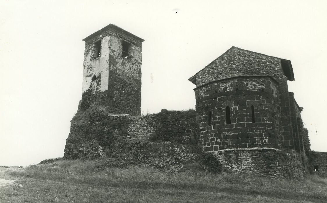 Château et sa chapelle : Ensemble est, vue générale