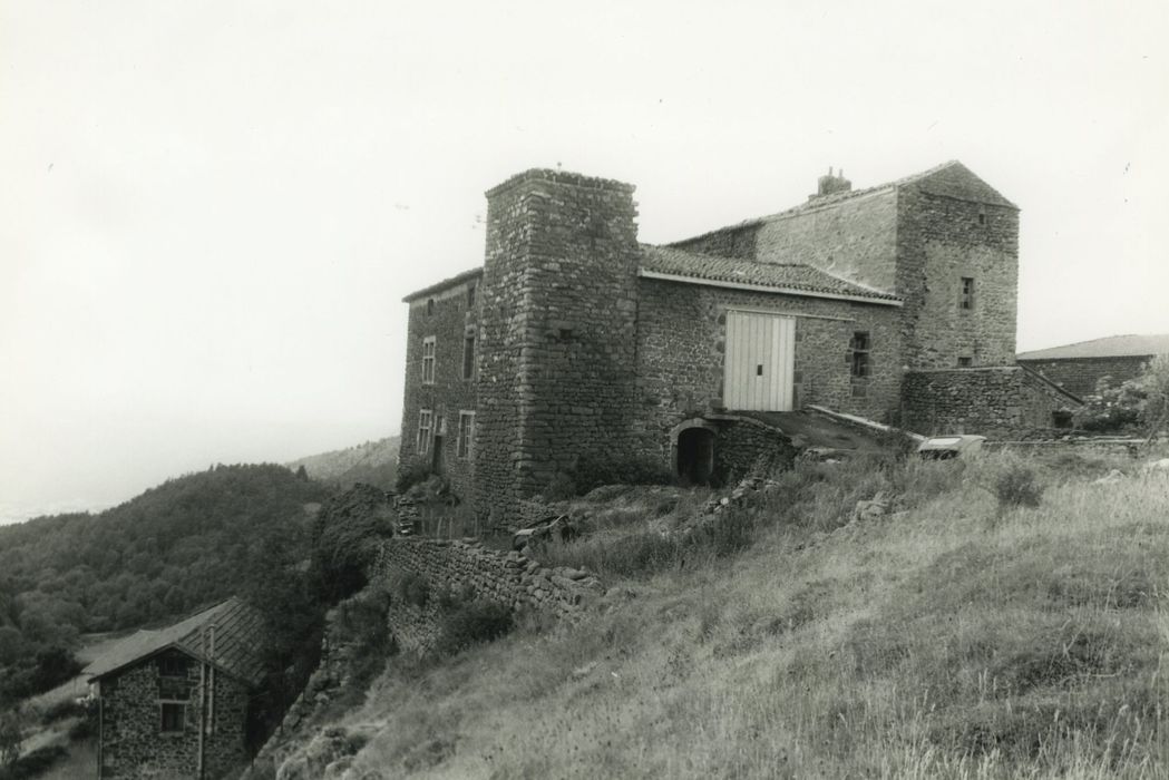 Château de Séjallières : Ensemble sud-est, vue générale