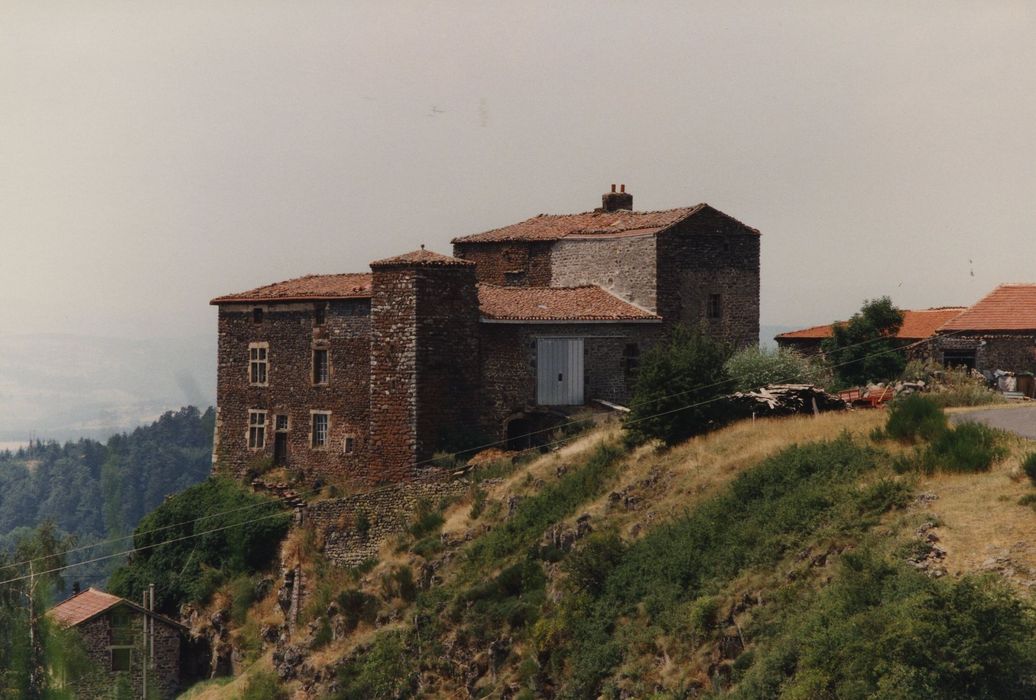 Château de Séjallières : Ensemble sud-est, vue générale