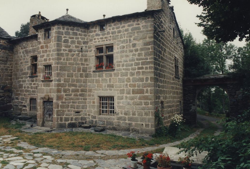 Château des Changheas : Façades sud et est, vue générale