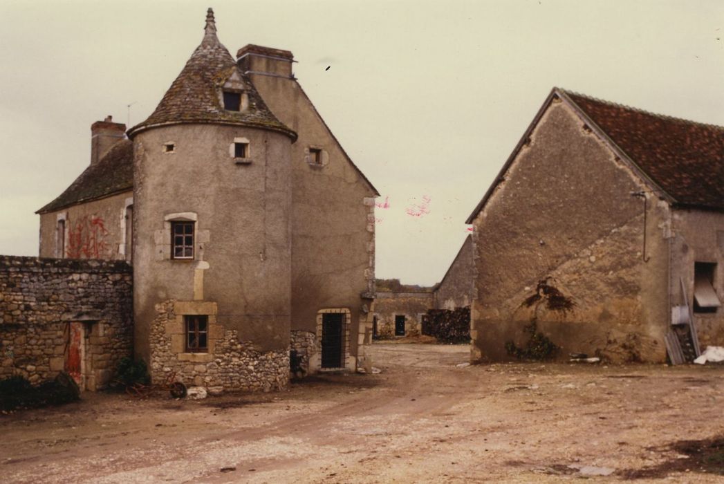 Maison-forte de Villiers : Ensemble est, vue générale