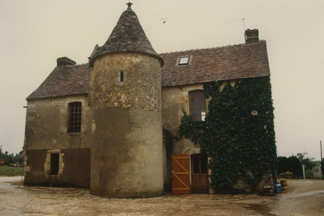 Maison-forte de Villiers : Façade nord, vue générale