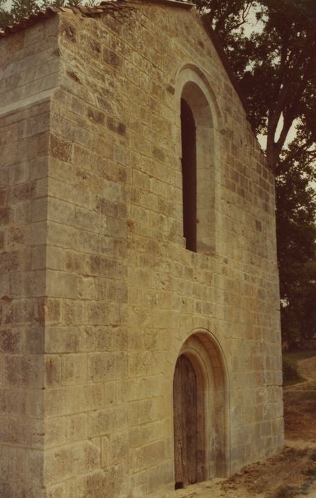 Ancien prieuré de Puychevrier : Chapelle, façade occidentale, vue partielle