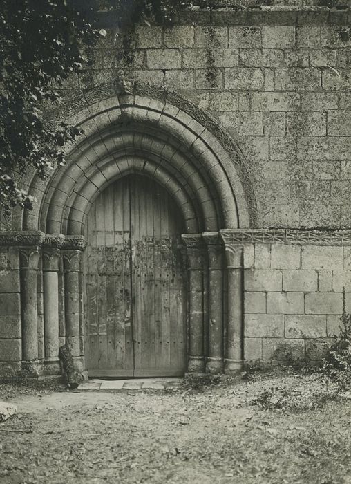 Château de Plaincourault : Chapelle, porche occidentale, vue générale